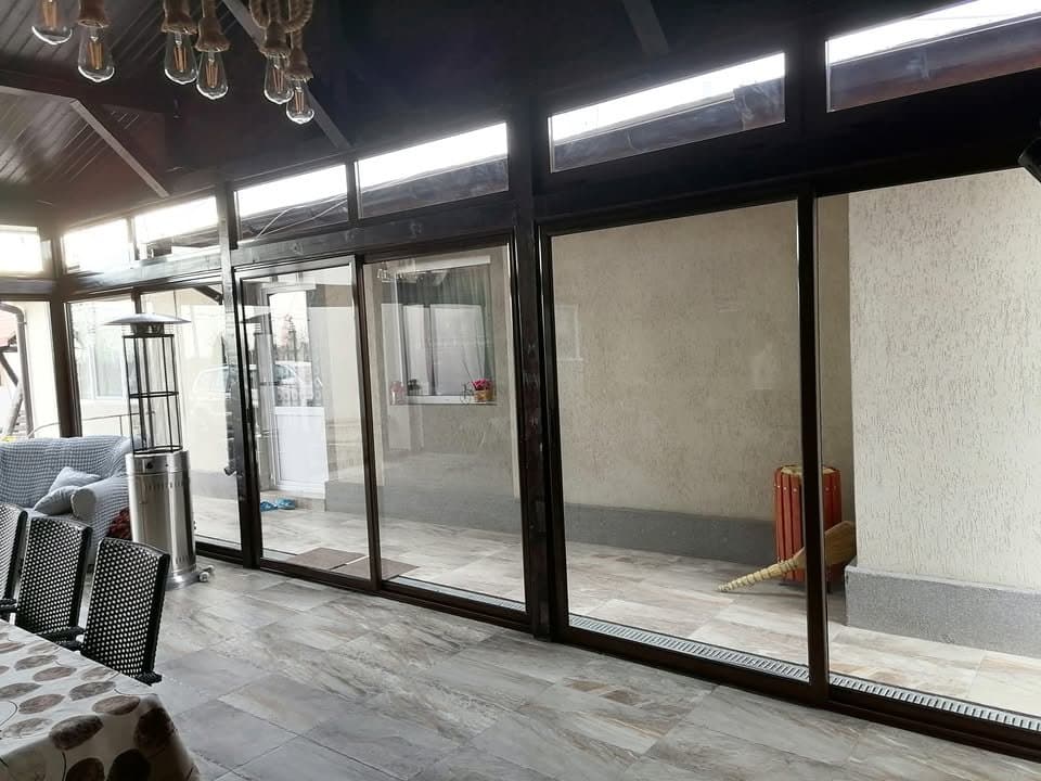 Cum să îți închizi terasa cu tâmplărie din aluminiu: Ghid util