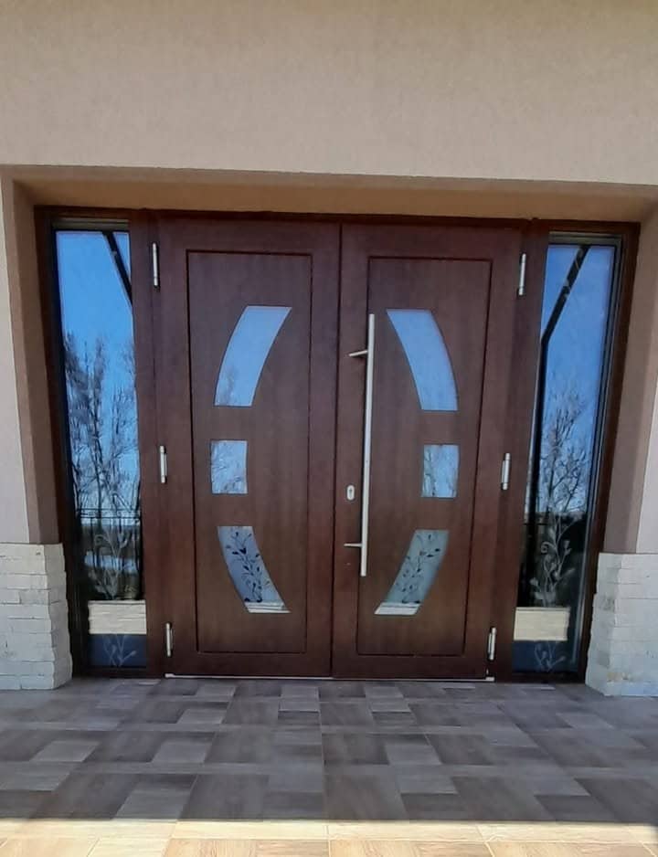 Uși de intrare elegante pentru căminul tău