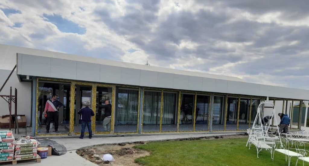 Tâmplărie din aluminiu: Soluții durabile pentru proiecte moderne