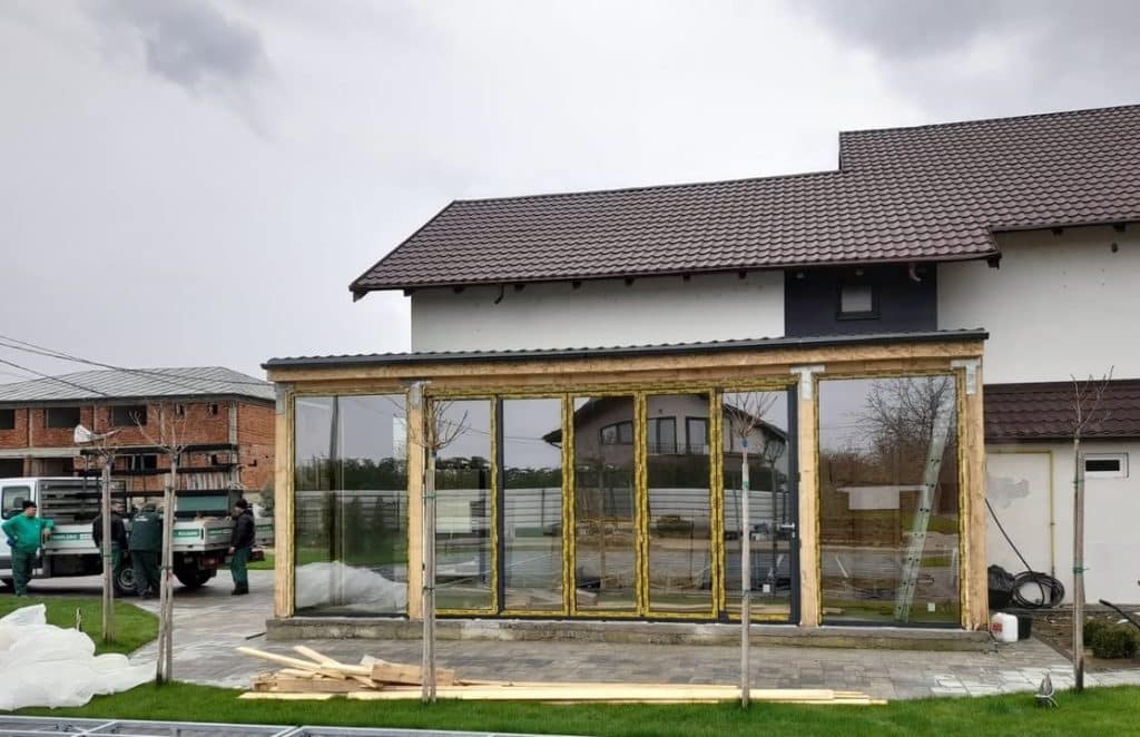 Tâmplăria de aluminiu: Soluția ideală pentru terase și spații mari