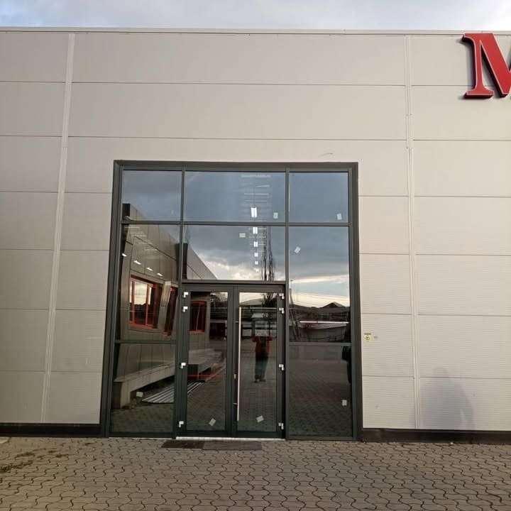 Soluții de tâmplărie din aluminiu pentru spații comerciale