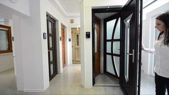 Vizită în showroom-ul nostru de tâmplărie