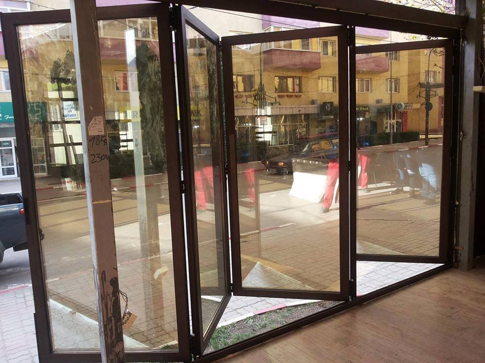 Ușile armonice: Soluția ideală pentru deschideri generoase